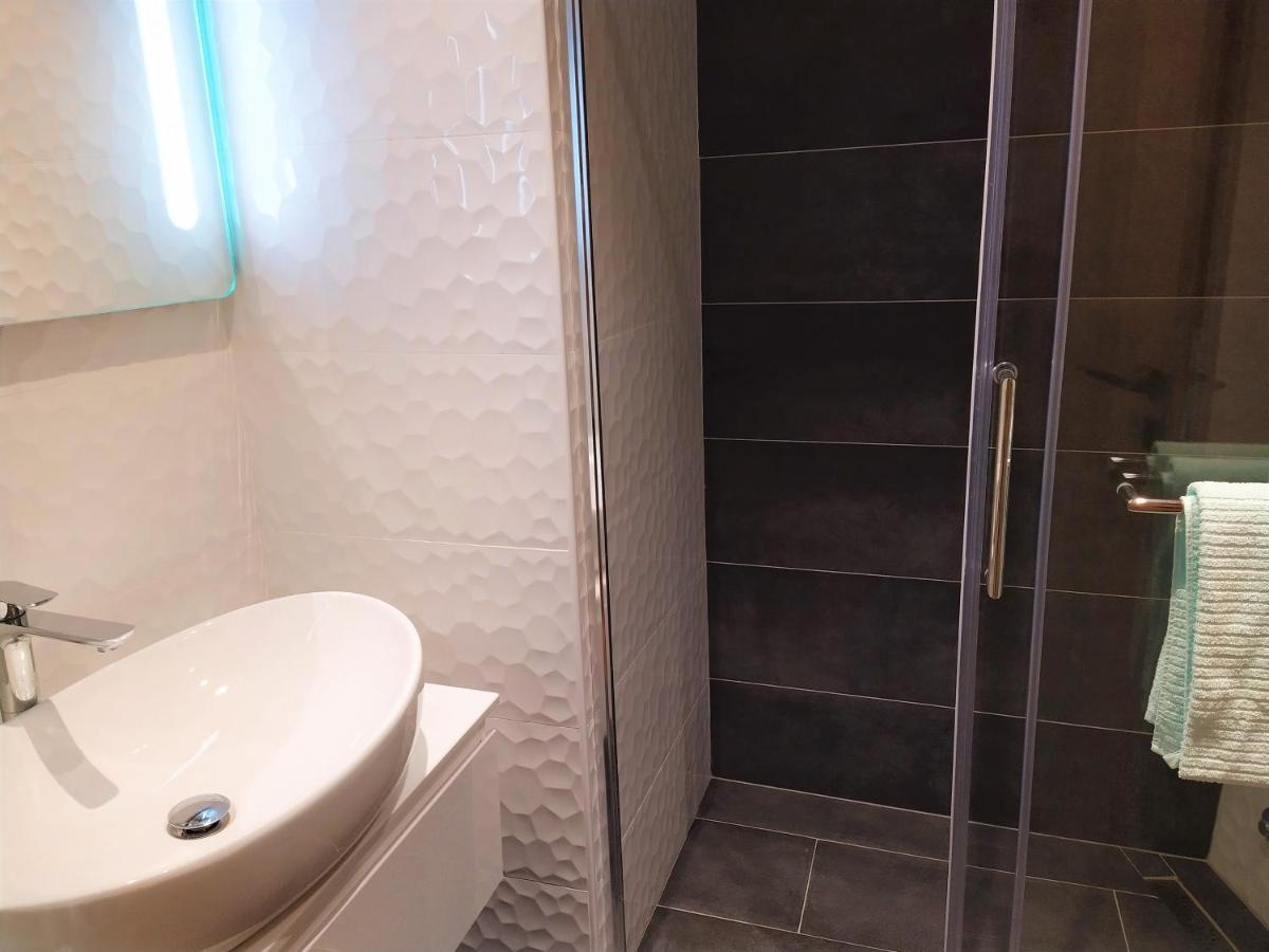 Luxury Apartment - Old Soul With A New Heart เซรส ภายนอก รูปภาพ