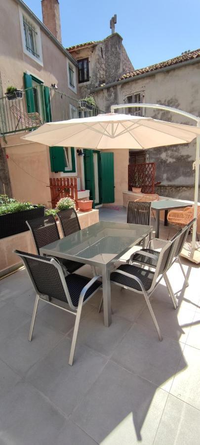 Luxury Apartment - Old Soul With A New Heart เซรส ภายนอก รูปภาพ